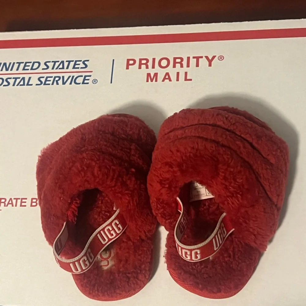 UGG Fluff Yeah Slide Sandals Baby Girl  Red Slippers Size 4/5 EUC